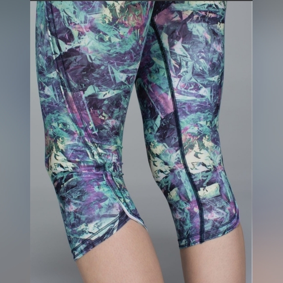 Lululemon Run: Top Speed CropIridescent Multi Size 6 - Picture 4 of 16